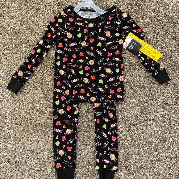 🆕KIDS HALLOWEEN PJ SET SIZE 5 - Picture 3 of 4